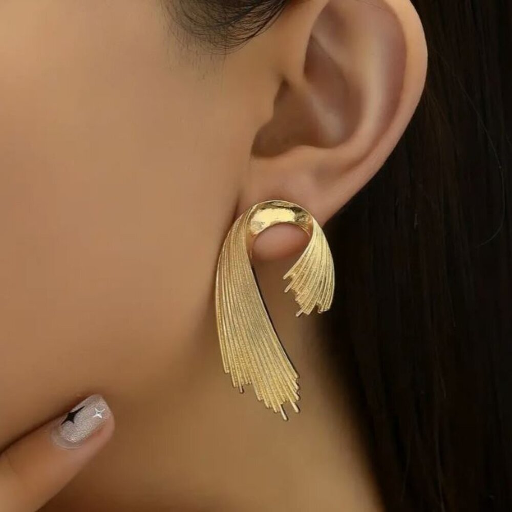 NEW Retro 90's Bold Gold Swirl Statement Earrings